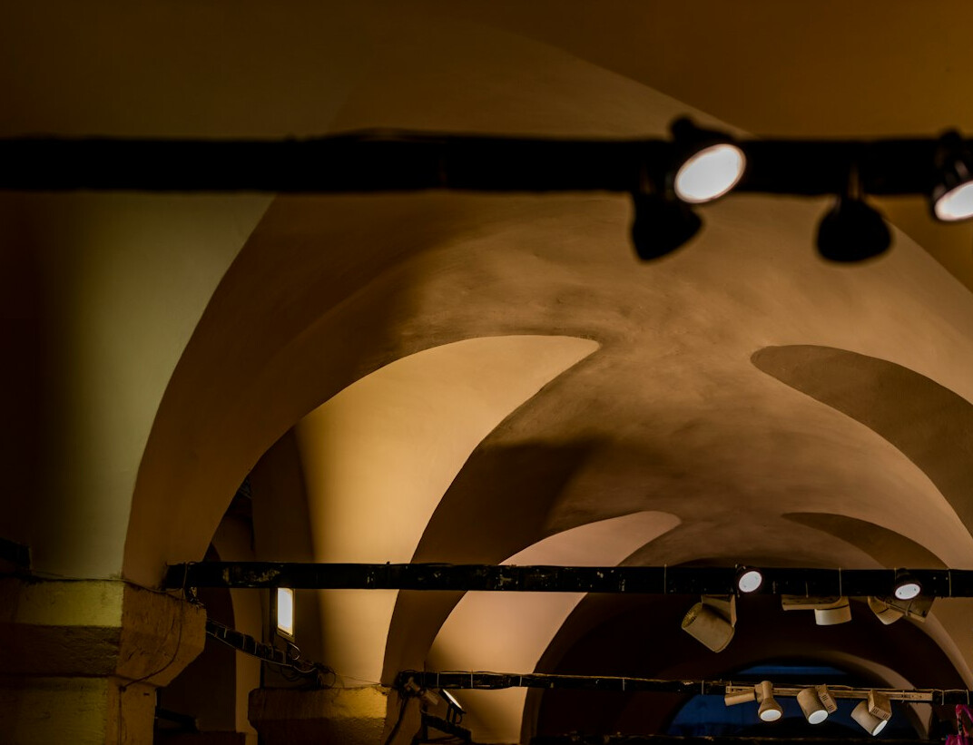 Studio lighting rig with warm and cool spotlights
